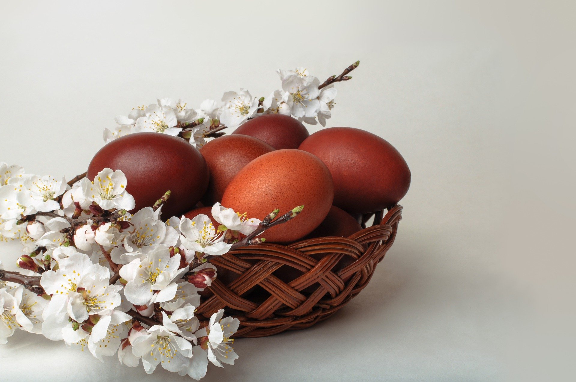 Γιατί βάφουμε κόκκινα τα αυγά τη Μεγάλη Πέμπτη | Sigmalive Cooking