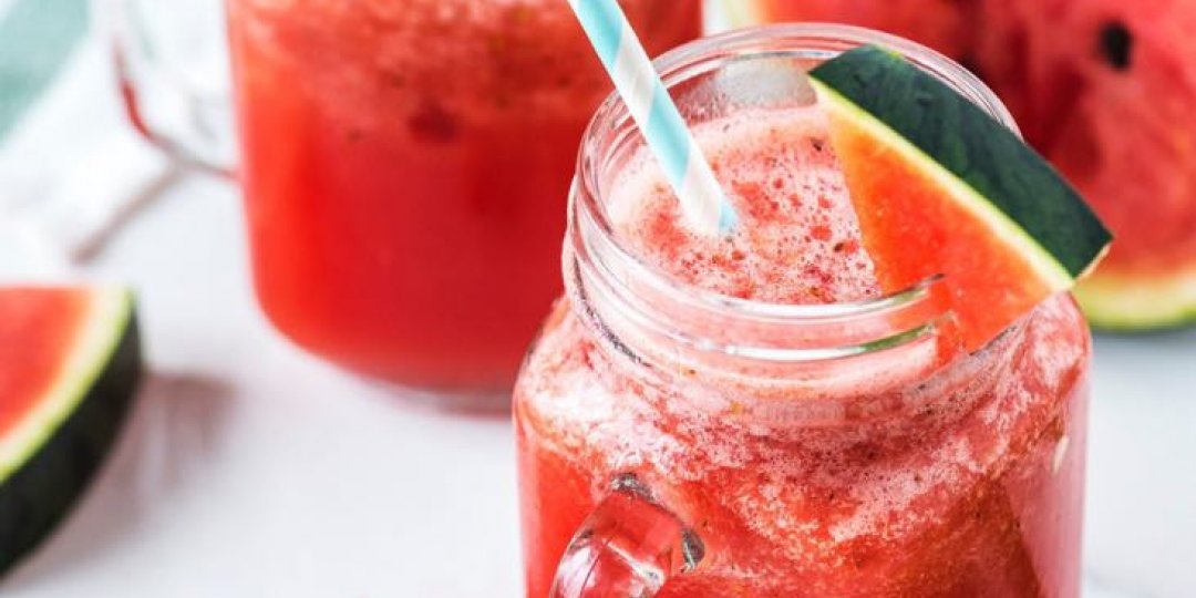 Συνταγή για ατομικό smoothie με καρπούζι και φράουλα - Images