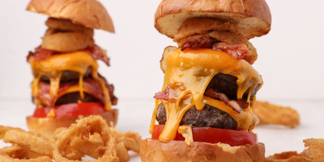 Burger με διπλό μπιφτέκι και cheddar - Images