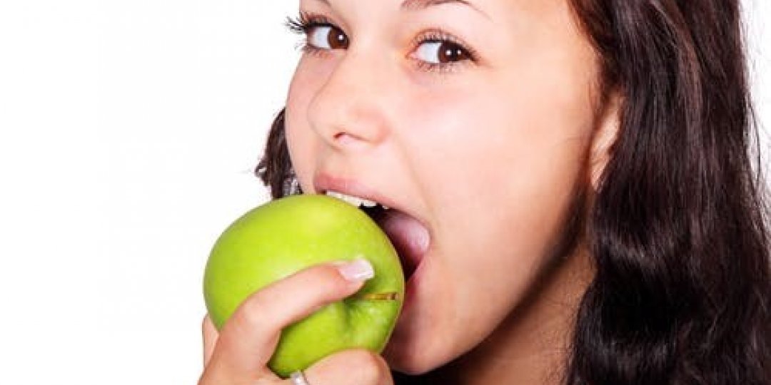 Myth Buster: Είναι λάθος να τρώμε φρούτα μετά το φαγητό; - Κεντρική Εικόνα