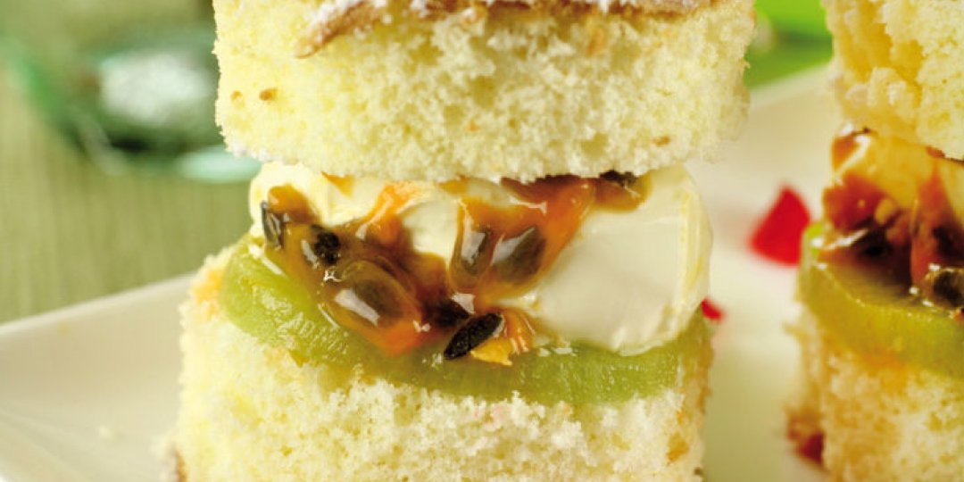 Κέικ με φρούτα του πάθους και αμύγδαλο - Images