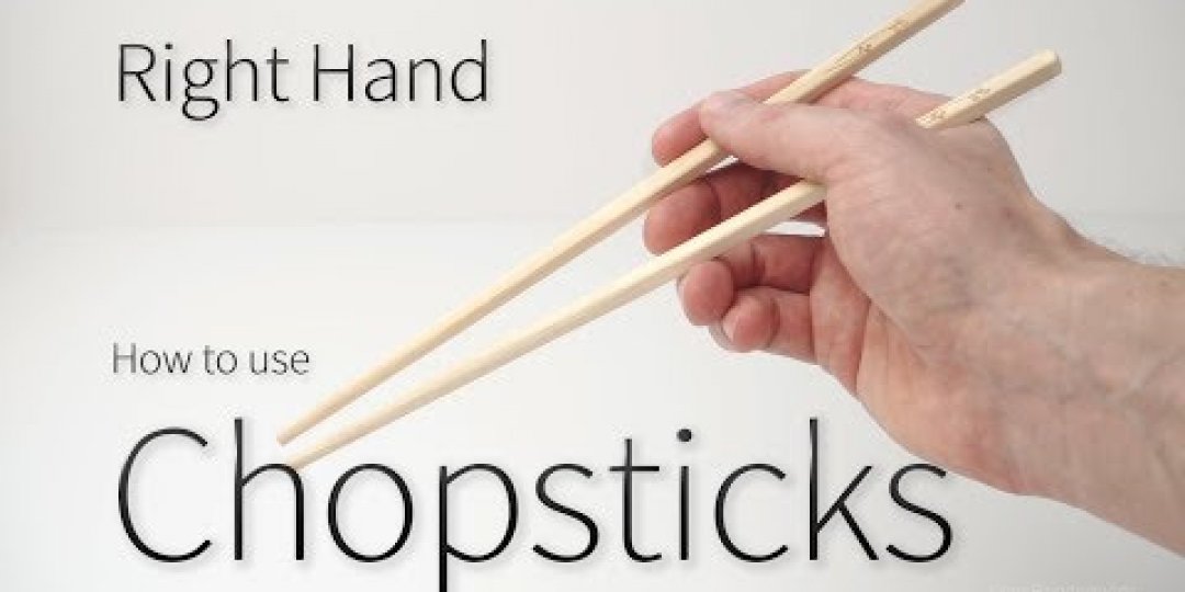 Απολαμβάνουμε ασιατικό φαγητό χρησιμοποιώντας chopsticks (video) - Κεντρική Εικόνα