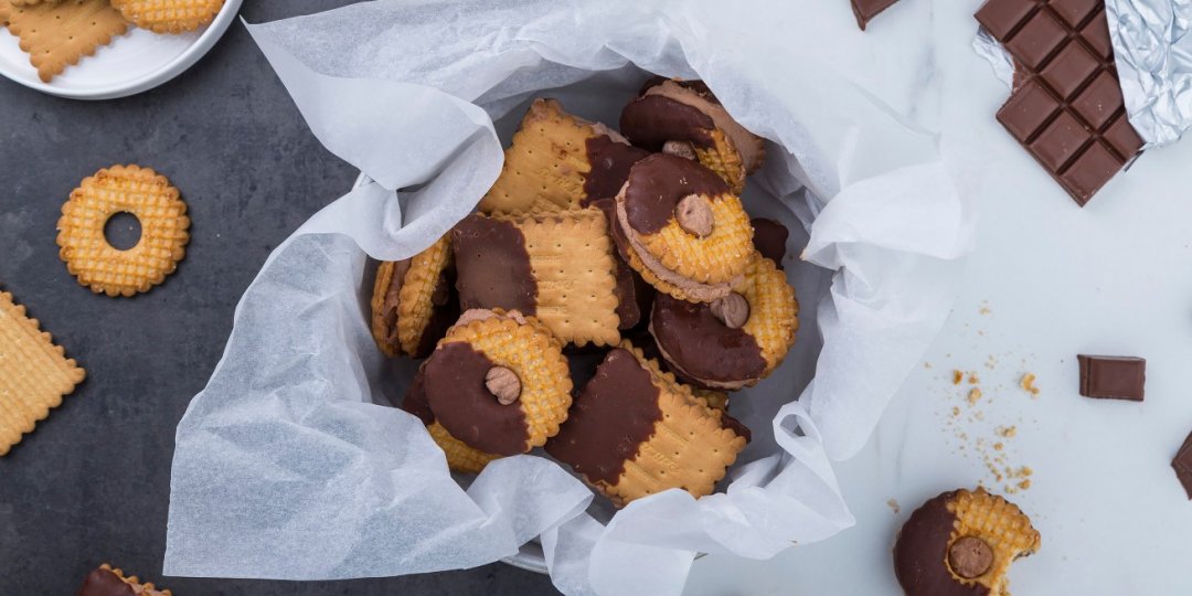Πανεύκολα γεμιστά μπισκότα με σοκολάτα γάλακτος - Images