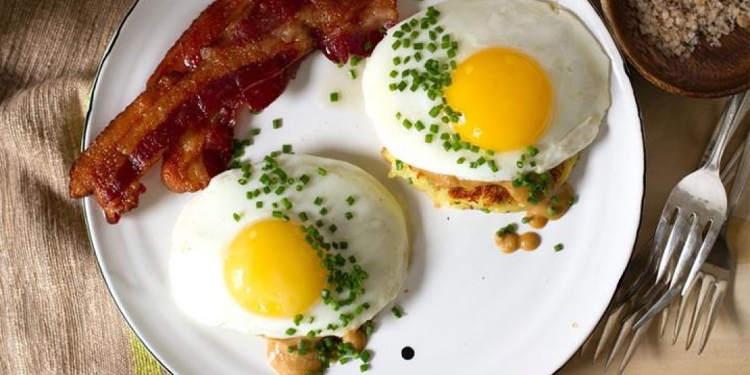 Pancakes πατάτας με αυγά και μπέικον - Images