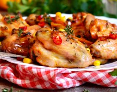 Φτερούγες κοτόπουλου με πικάντικη σάλτσα - Images