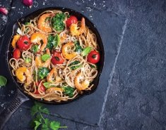 Σαλάτα με noodles ρυζιού και ντρέσινγκ με σόγια Exotic Food  - Images