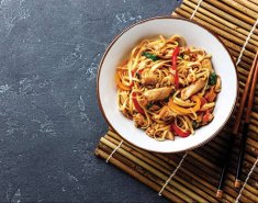 Κοτόπουλο με noodles ρυζιού Exotic Food και σάλτσα σόγιας Exotic Food - Images