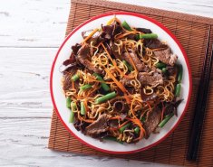 Βοδινό με noodles Exotic Food, λαχανικά και σάλτσα σόγιας Exotic Food - Images