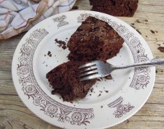 Υγιεινό κέικ σοκολάτας με γλάσο αβοκάντο - Images