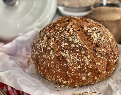 Τραγανό ψωμί χωρίς ζύμωμα με αλεύρι ολικής και ξηρούς καρπούς - Images