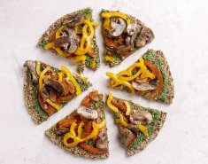 Πίτσα με πέστο από σπανάκι και λαχανικά - Images