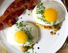 Pancakes πατάτας με αυγά και μπέικον - Images