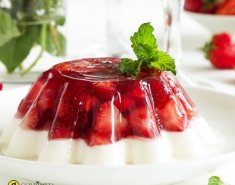 Γιαουρτένιο ζελέ με φράουλες - Images