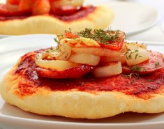 Pizzette με κίτρινες πιπεριές και κάπαρη - Images