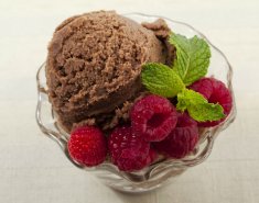 Παγωμένο γιαούρτι με σοκολάτα  - Images