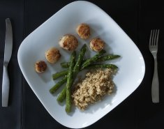 Χτένια με σπαράγγια και quinoa   - Images